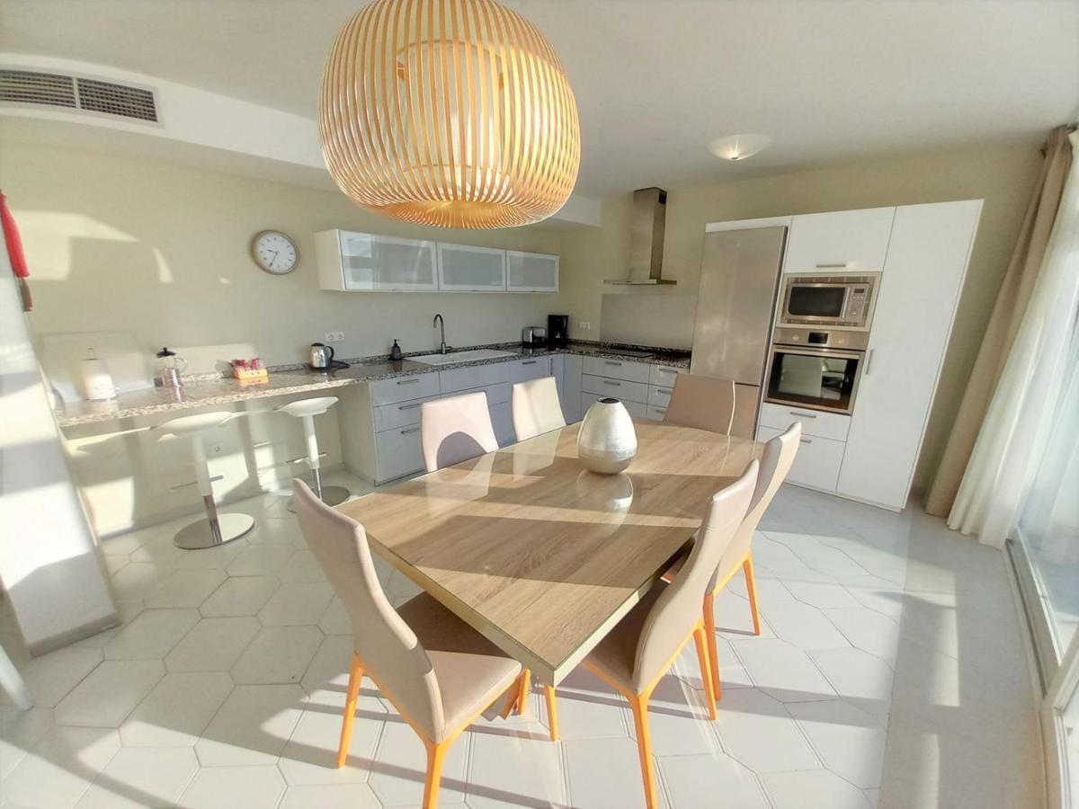 Miraflores Beachfront Penthouse Sitio de Calahonda Bagian luar foto