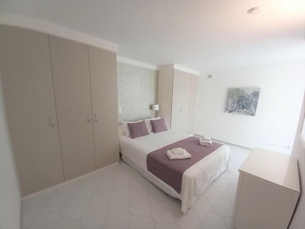 Miraflores Beachfront Penthouse Sitio de Calahonda Bagian luar foto